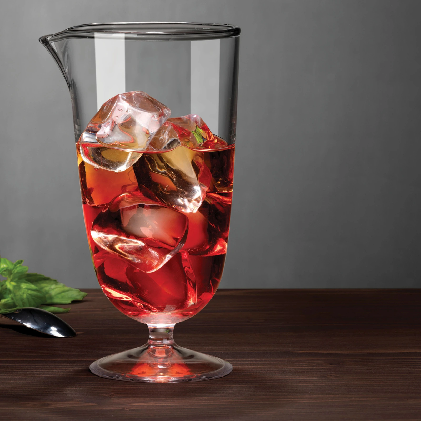 Rührglas Cocktail Bargiani von NUDE mit 530 ml, mit Fuß und Ausguss, mit einem Cocktail