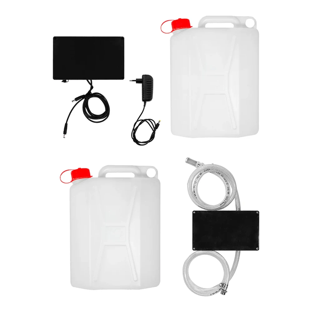 O kit de bombagem a bateria com os dois bidões