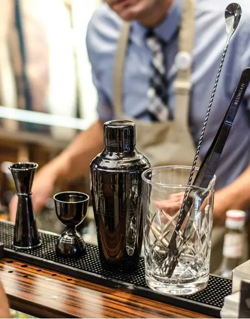 Colher de bar tridente Lumian para a estação à vista