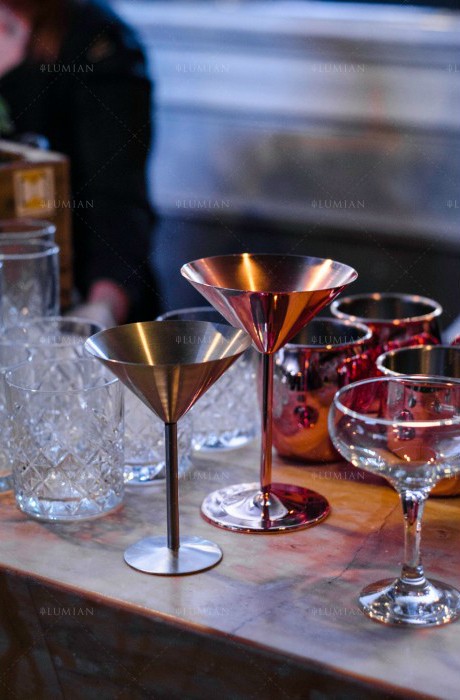 taça Martini Bond em cobre, pormenor do pé e da base plana