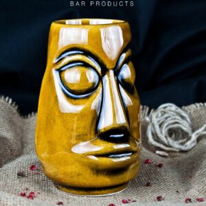 caneca tiki Moai cor de mel em cerâmica pintada à mão