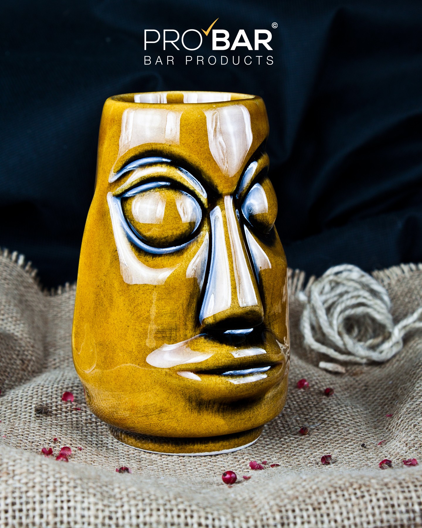caneca tiki Moai cor de mel em cerâmica pintada à mão