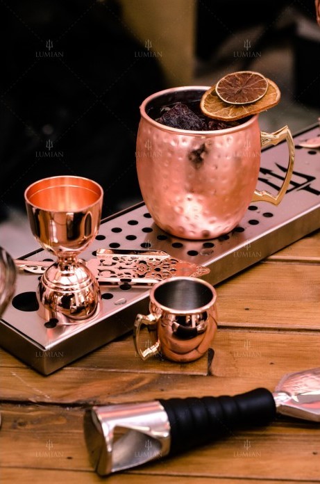 caneca Moscow Mule martelada 50 cl com asa, interior em aço
