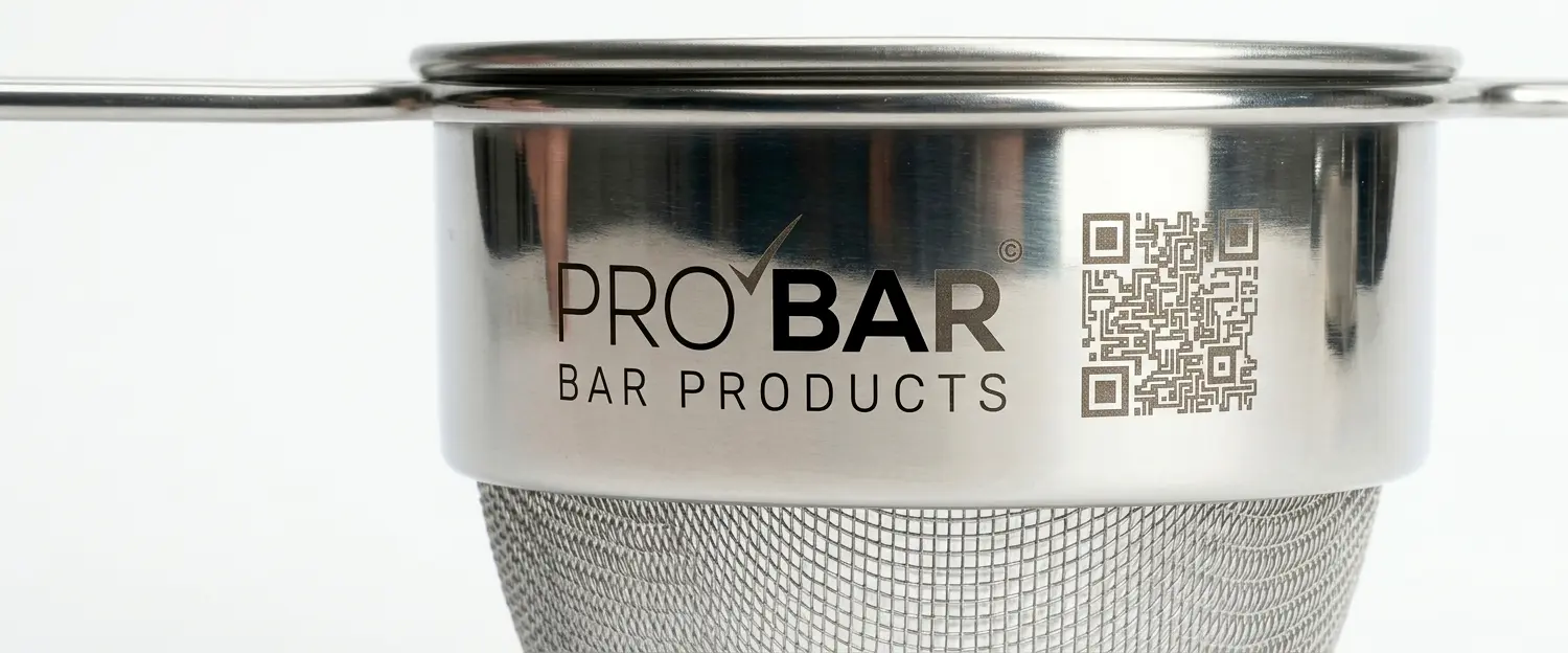 gravação laser mono com logótipo de bar numa coqueteleira em inox