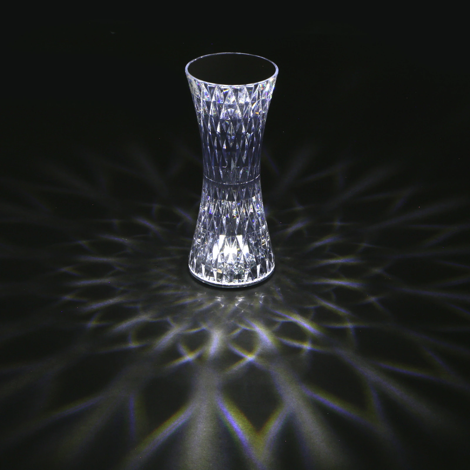 Candeeiro de mesa LED Reflex transparente aceso, com três tons de luz ao toque